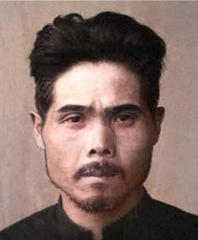 1943 年松井曹长用木棒穿进妇女的身体，见妇女痛苦惨叫，大谷上等兵说：“短了，