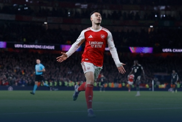 拜仁欧冠全胜遭终结+赛季首败！马杜埃凯、廷伯破门，诺伊尔失误送小马丁空门；特罗萨