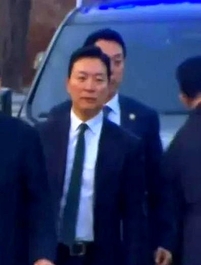 总统府警卫次长被逼辞职











韩国总统府这是怎么了？警卫处次长金