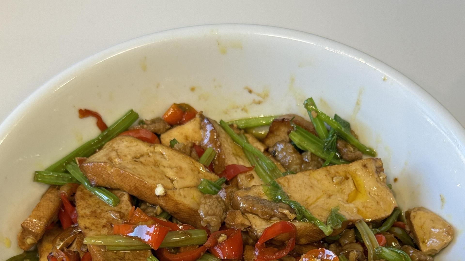 家常美味秘籍：香干炒肉，简单又下饭