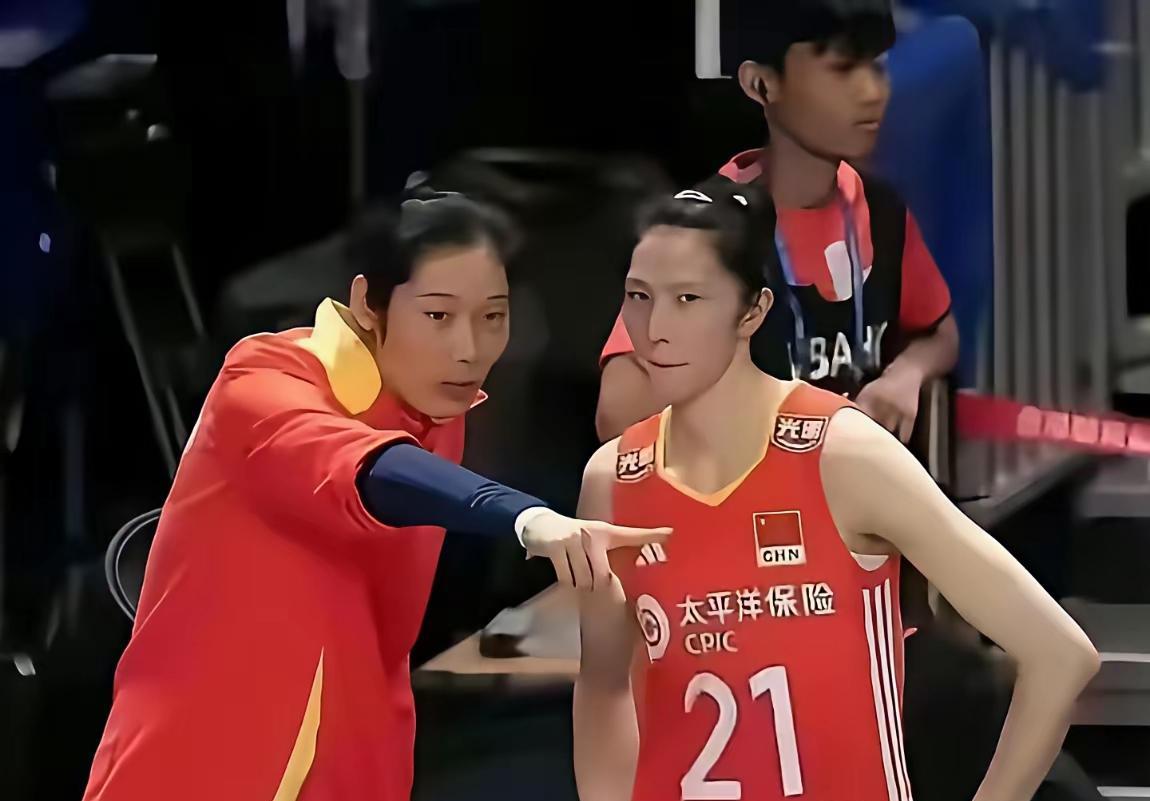 现役中国女排队员综合实力最强者:
1、朱婷
2、李莹盈
3、袁心玥
4、王媛媛