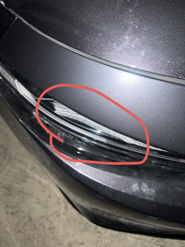 新车磕碰到了心疼
大佬们，大灯上的黑色塑料表面磕碰成这个样子了，还能不能修复呀，