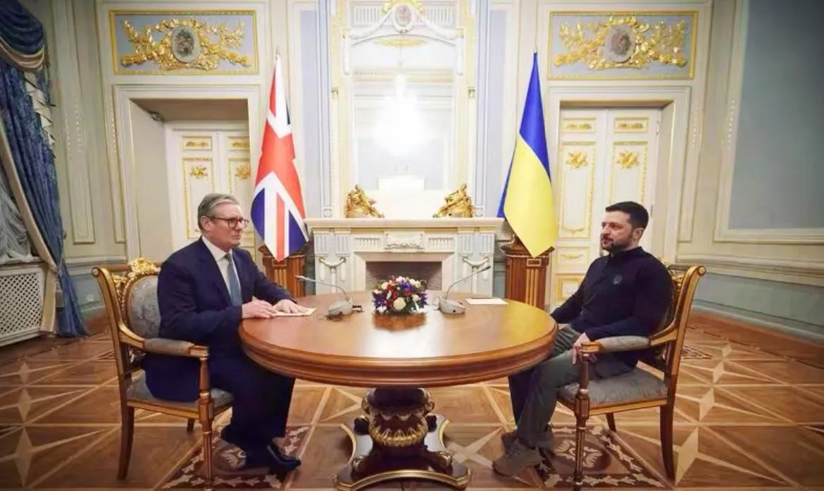 乌克兰加入北约？
英国首相斯塔默：当然欢迎！斯塔默首相近几日表示：我们当然欢迎乌