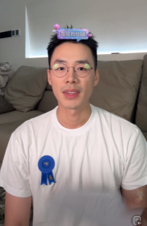 今天晚上7点多的时候，顿顿在自己的个人账号开始了自己的第一场直播