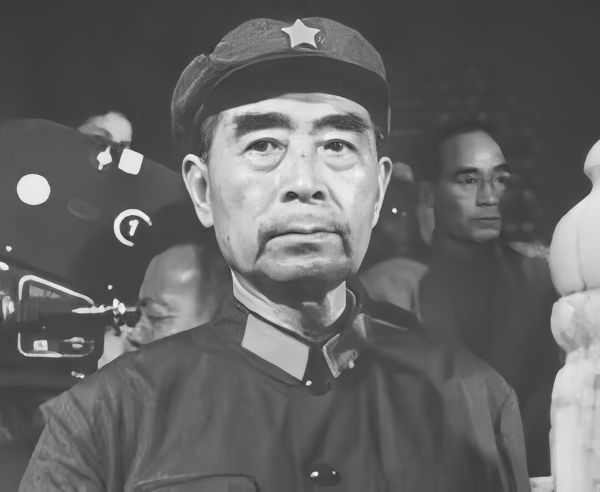 开国上将萧华受到造反派的冲击，周总理十分愤慨地为萧华说话，他说萧华同志从红小鬼到