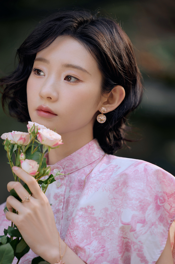 张艺凡花间少女的妆造，超不错的！