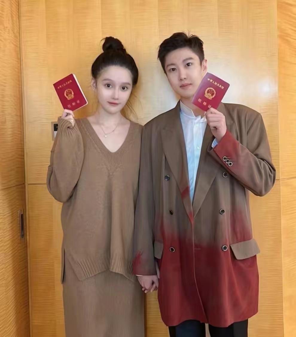 赵本山女儿球球直播谈起门当户对这一观点，她表示两个人谈恋爱也不能太不门当户对。
