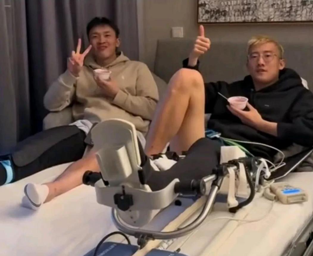 韩佳琪和王振奥德国疗伤，生活不错。



在异国他乡，两位饱受伤痛折磨的足球运动