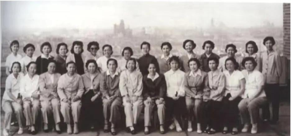 这应该是新中国成立后，高层领导夫人们合影人数最多的一次吧？这次合影在1959年4
