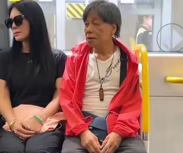 这个人怎么看着这么眼熟[what]