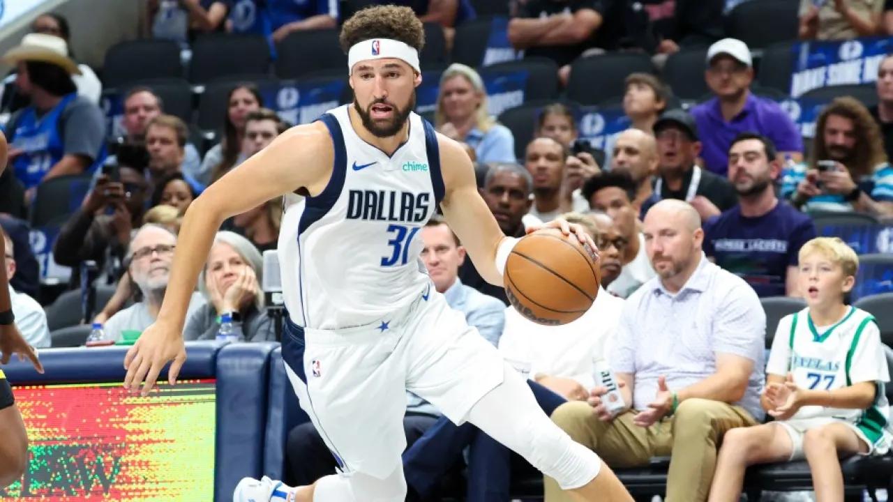 10中2，关键时刻被教练弃用，回勇士退役吧，那里可以给你尊重