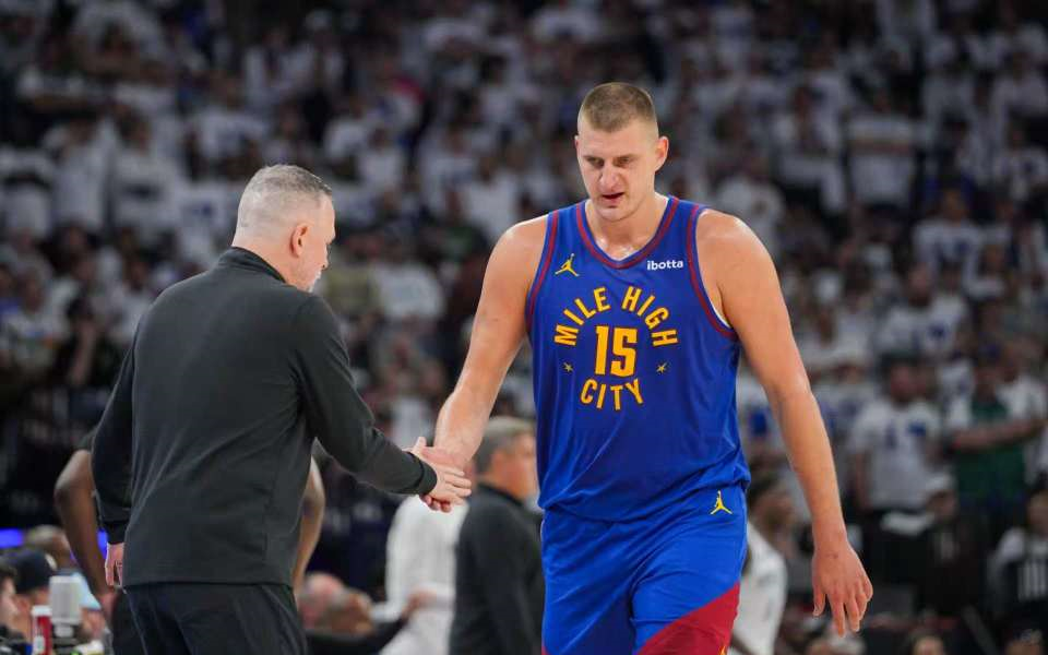 突发！掘金官方宣布解雇主帅马龙，冠军教头突然下课引爆NBA！
马龙自2015年执