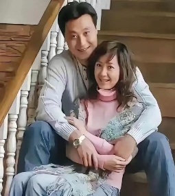 内娱又有大瓜爆出来啦！曾经被全网夸赞的“模范夫妻”，如今彻底翻车。这对夫妻五年来