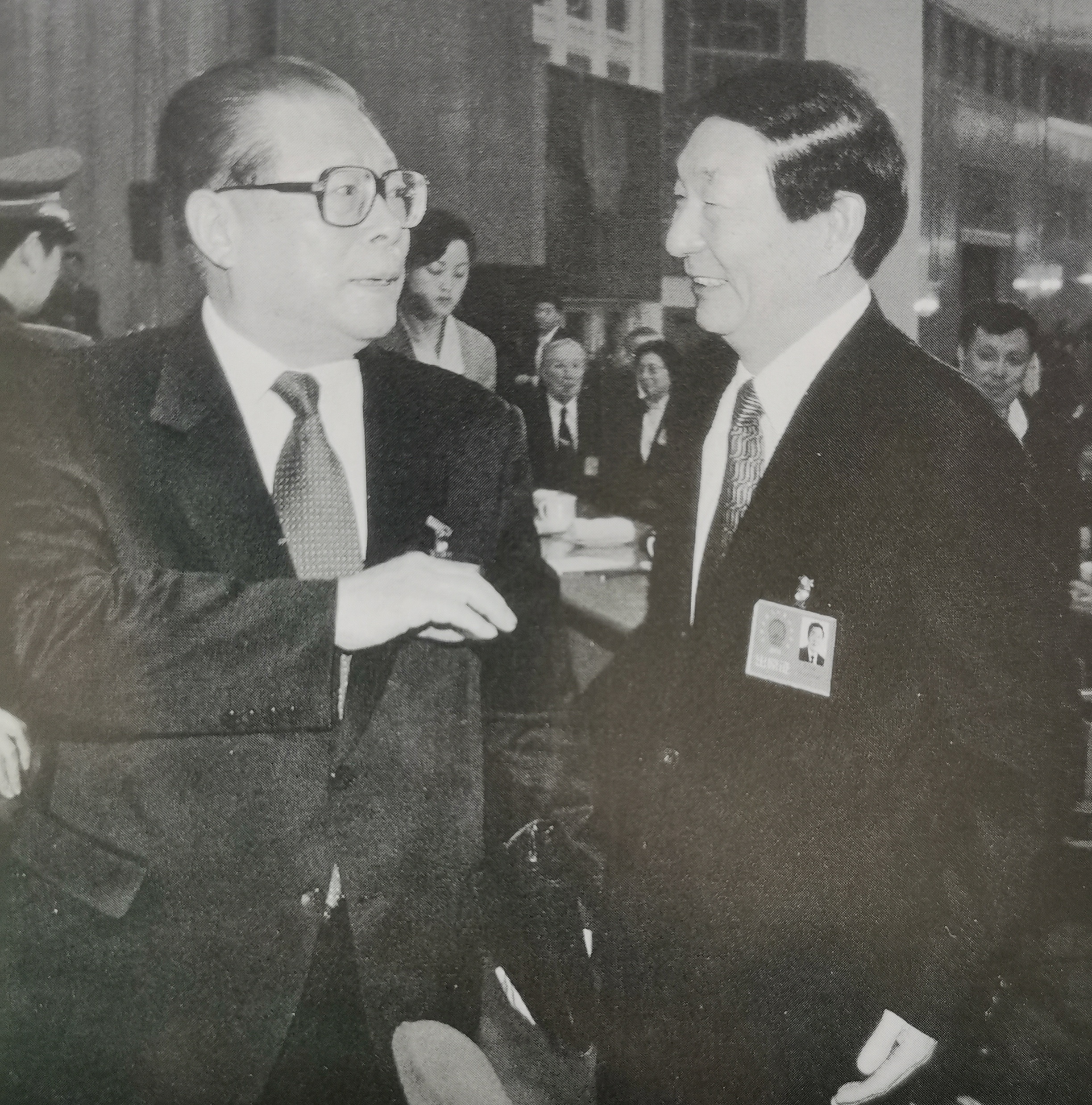 80年代，中央先后派了三个人，南下主政上海。第一位是芮杏文，之前是城乡建设环境保