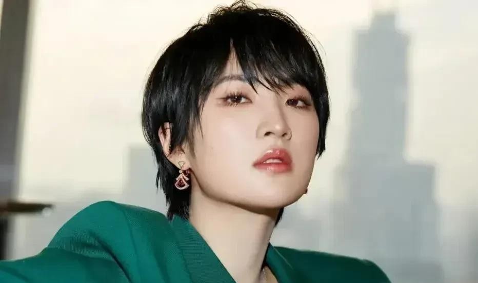 任正非子女随母姓原因





豪门姓氏之谜，藏着多少故事？孟晚舟和姚安娜都不姓