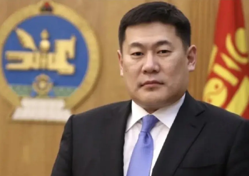 史上最大的坑爹行为，蒙古总理奥云额尔登被弹劾下台。
5月13号奥云额尔登儿子的女