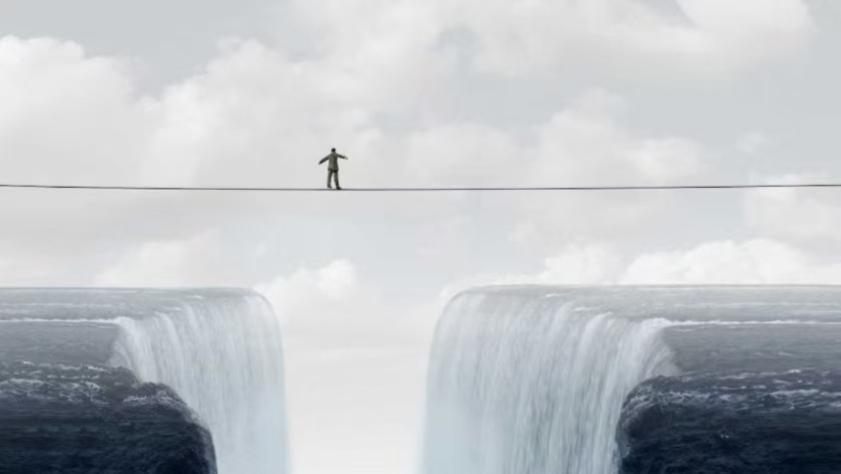 月活暴跌70%背后，Kimi走在钢索之上