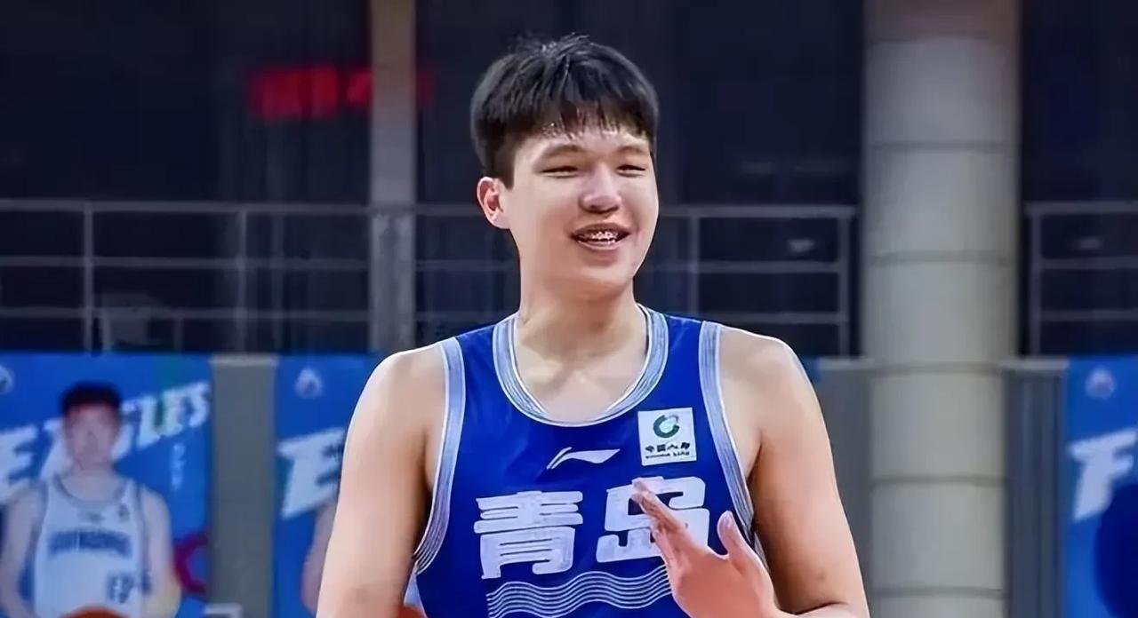 青岛男篮于客场以95:88的比分战胜吉林男篮，球队表现出色。不过，季后赛排名能否