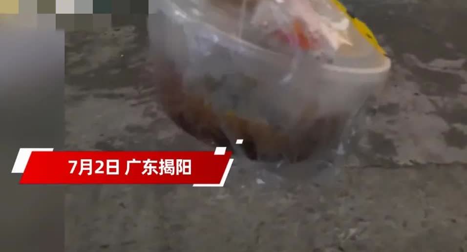 近日广东揭阳，一36岁男子点了一份20块钱的麻辣烫，骑手给他送到时，男子发现竟然