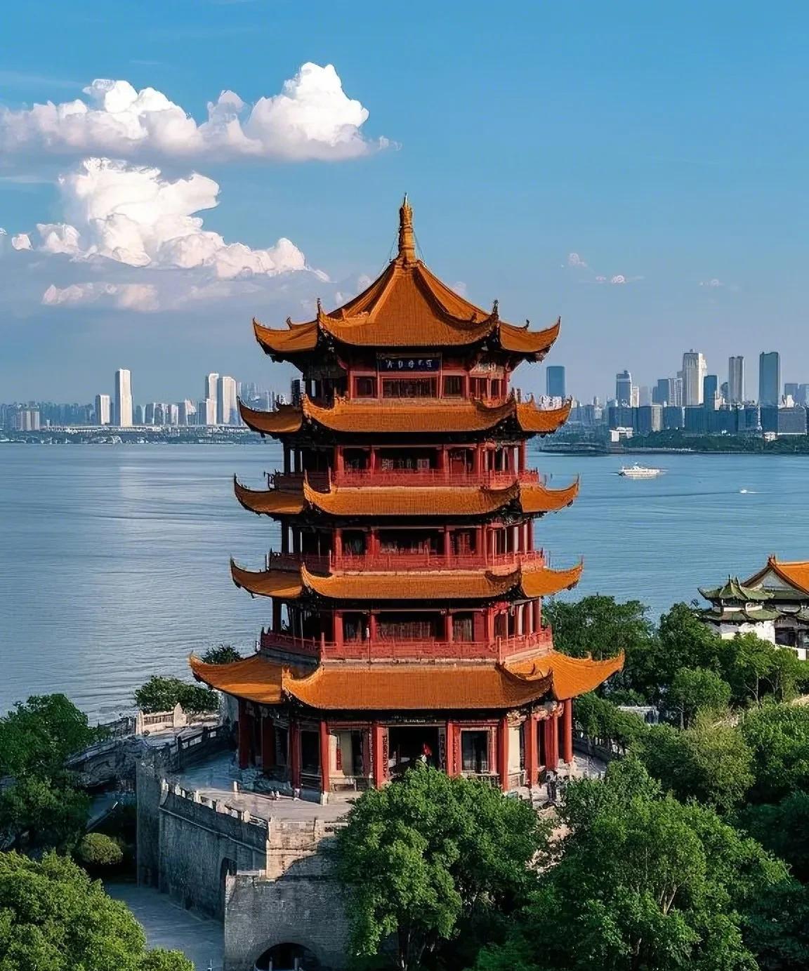 27号凌晨湖北地震了。
昨晚因为睡的比较晚，零点过了才上床，刚躺上床不久，就觉得
