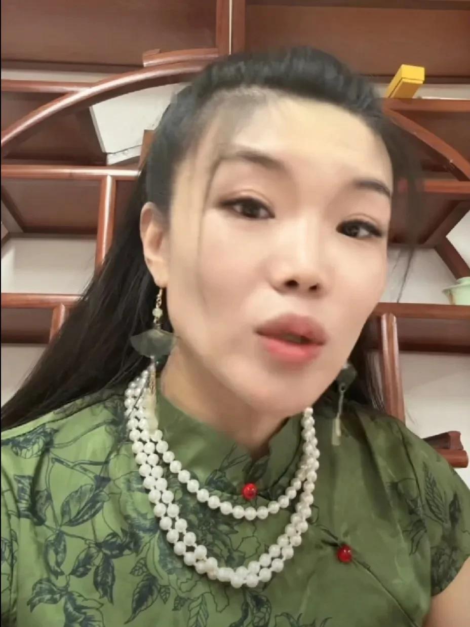 #头号创作者激励计划#张伯鑫的美女售票员说：郭德纲的家门，都是前字科的。
张伯鑫