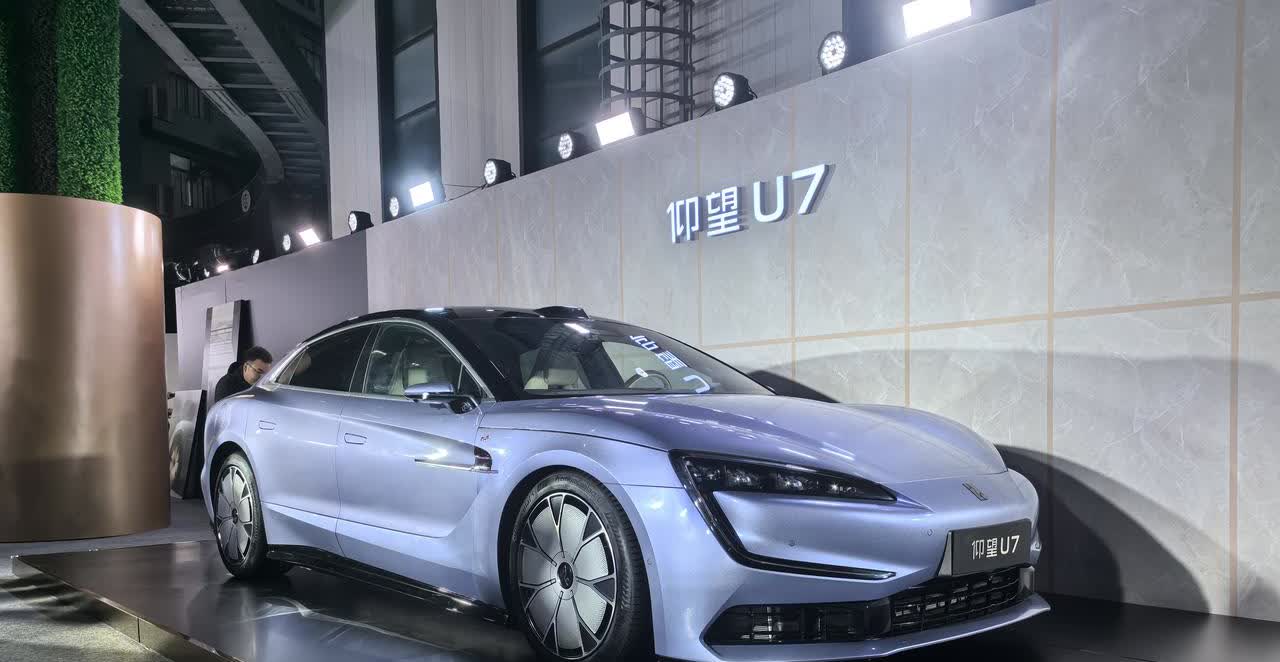 别再迷空气悬架了，今天仰望U7带来个新玩意-悬浮电机，直接用4个悬浮电机代替了过