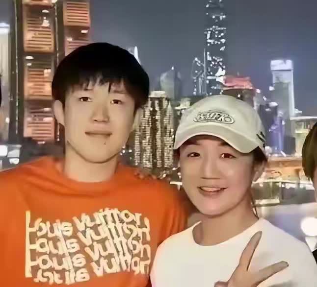 陈梦和王楚钦的绯闻终于破迷了！
四年了，乒乓队在观众心里一直有两对cp ，一对
