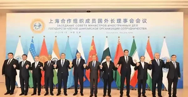 上合峰会站位变，印巴位置大洗牌











嘿，你瞅瞅这张上合组织外长