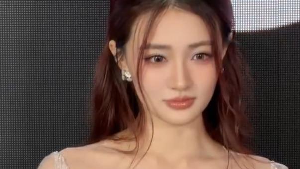 徐璐这身真优雅，但美在自信，每个人都有自己的闪光点