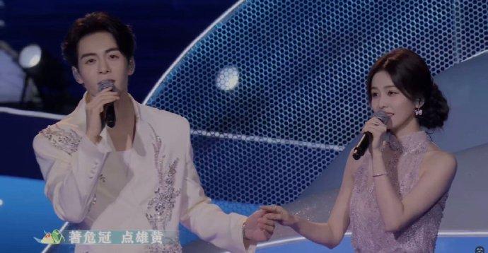 家人们，央视端午晚会白鹿和曾舜晞的《归乡》一定要听！当白鹿的灵动碰上曾舜晞的深情