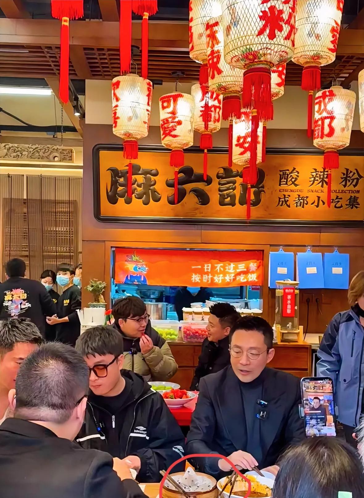 汪小菲离婚后事业爱情双丰收





汪小菲，一个自带热搜体质的男人，离婚后更是