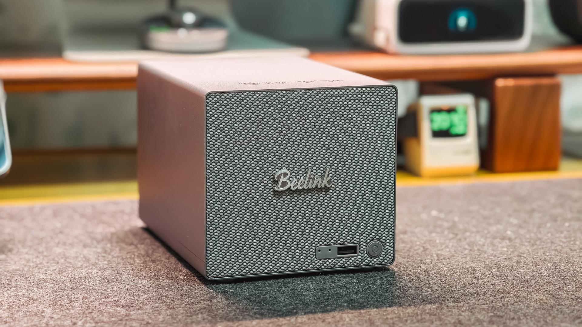 跨界多面手：零刻ME Pro评测，不止是家庭存储的全能数据中枢