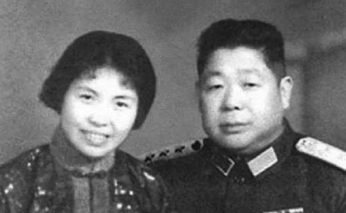1949年，陈赓带着“妹妹”推开陈锡联的门，一开门陈赓就说：胖子！你看我妹漂亮吗