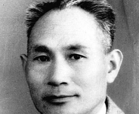 1934年，一个臭叫花子走到国军哨卡，士兵捂着鼻子骂：“快滚！”，没想到，蒋介石