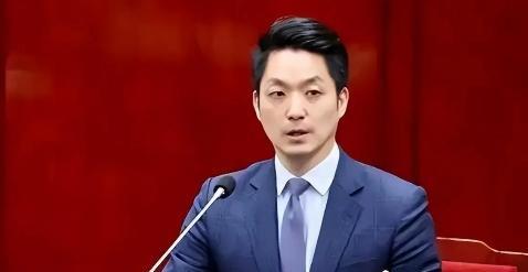 台北市长蒋万安，直接把话撂下了！他当着媒体的面斩钉截铁地表示，自己绝对不可能去选