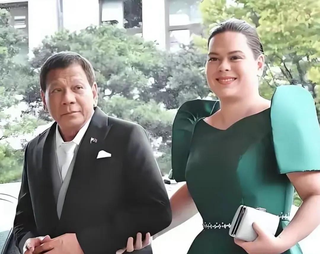 杜特尔特海牙被捕 女儿谴责





惊天霹雳！前菲律宾总统杜特尔特在海牙被捕，