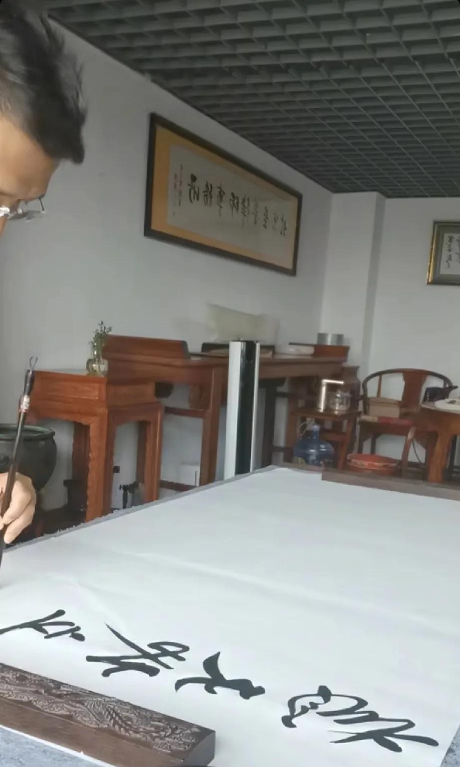 “为天地立心，为生民立命”，李圣律师又挥墨抒情了，你怎么看？
李律也是一个性情中