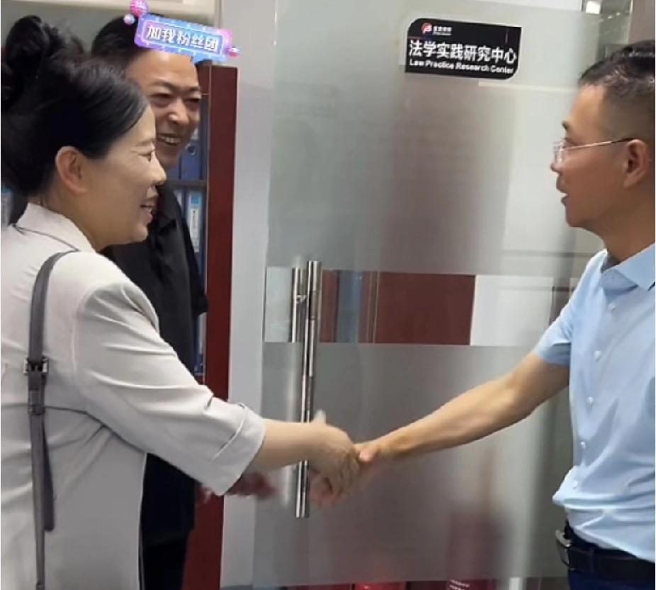 柴桑大姐：这个母亲的无妄之灾，人间惨剧！一辈子，回不去了。
柴桑大姐直播时说，这
