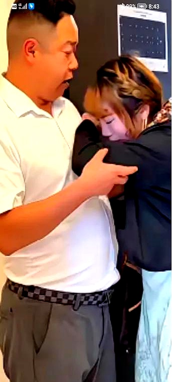这事儿吧，听着就离谱。妻子去参加男闺蜜婚礼，回来还哭？这是演的哪一出？不知道的还