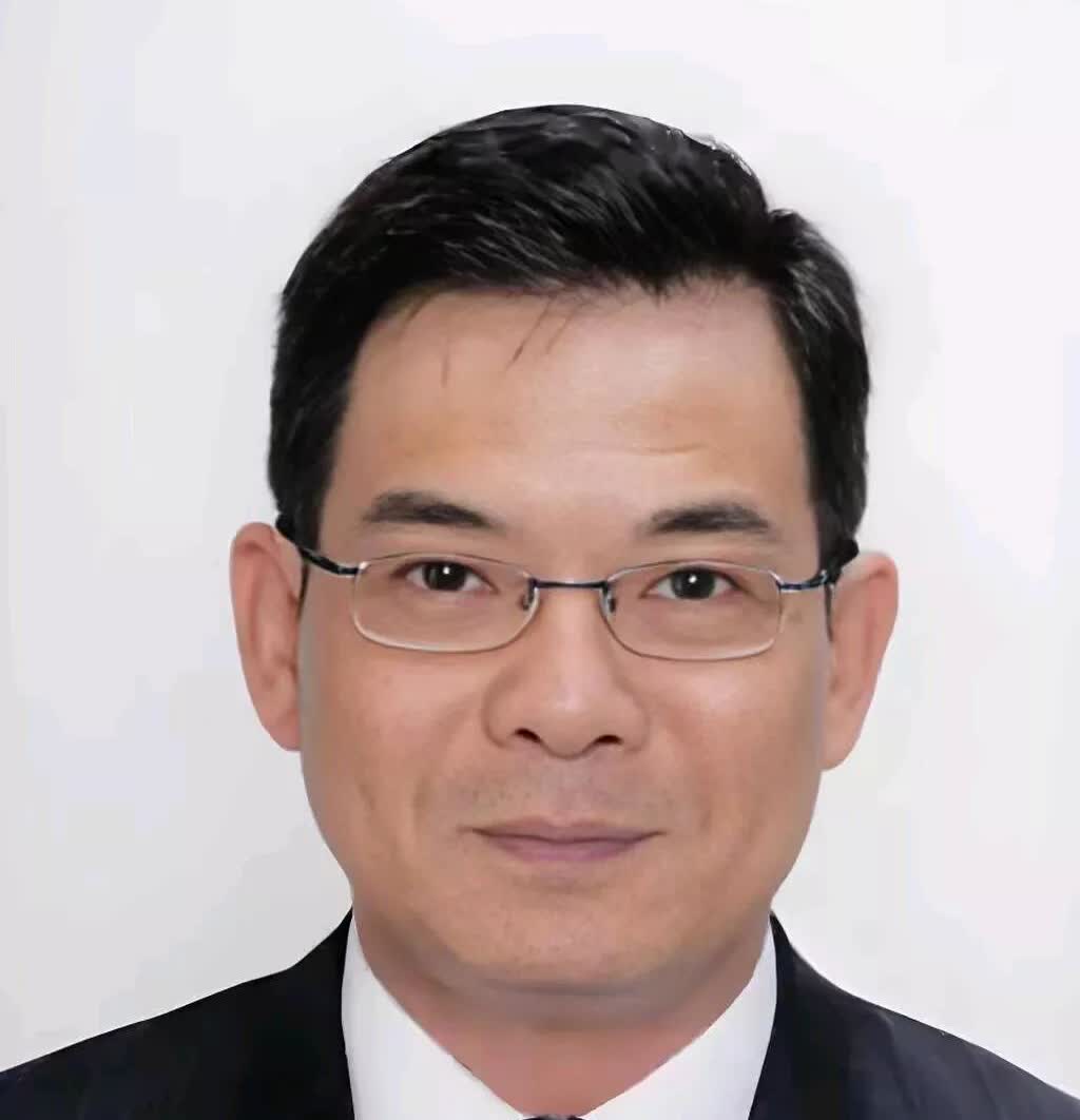 大家有没有觉得鸠摩智的扮演者李国麟，上了年纪后，看起来面善了很多

记得小时