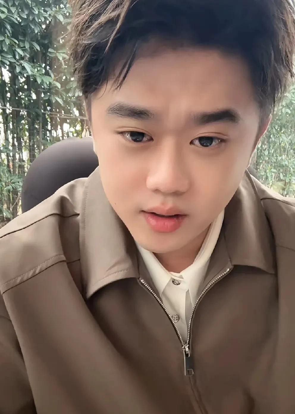 赵梦澈准备投入情趣用品市场，最近线下把卖了很多同城的情趣用品和哥们一起研究，发现