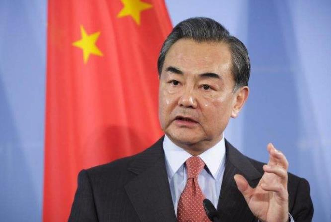 新加坡联合早报今日报道：“中国外交部长王毅同土耳其外长费丹通电话时说，和平需要实