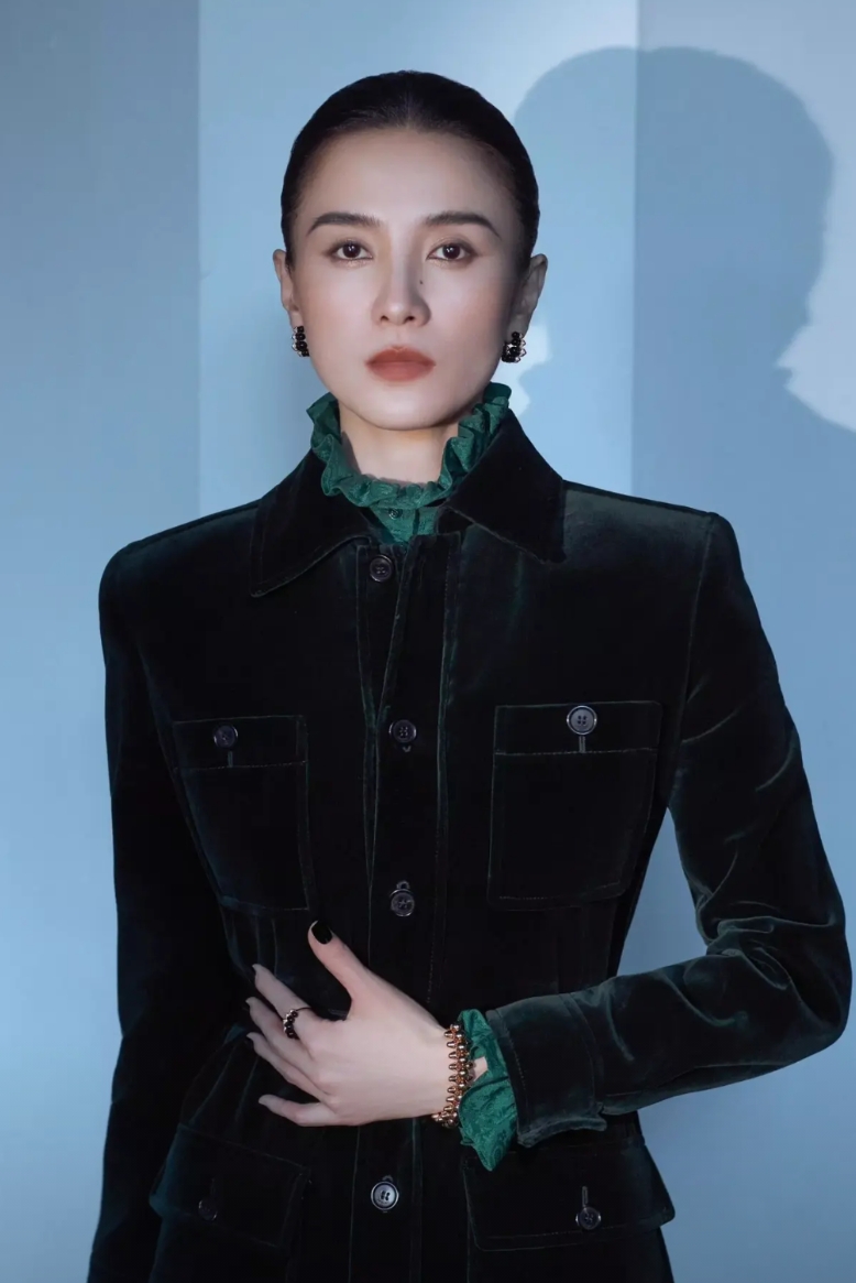 昨晚全世界最开心的人

肯定是宋佳了

她根本不是去争奇斗艳的，她是去伤害别人的