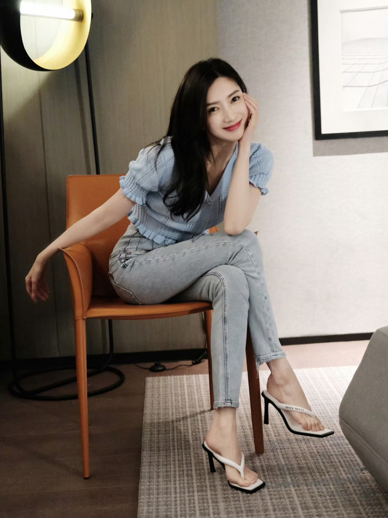 江疏影 青春旋律 清纯面庞与修长美腿的活力节拍