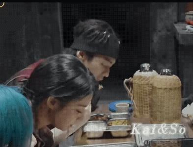 许凯在密逃这胆量不行，脑筋急转弯却是一等一的！
杨幂说按身高顺序排站的位置，周就