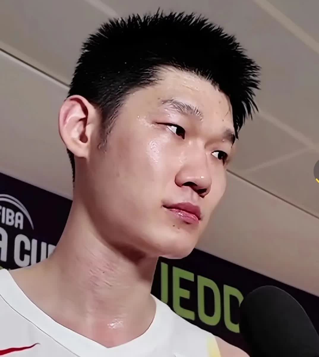 赛后胡金秋的这番话，真的令人热泪盈眶，哭了！

胡金秋：自己看到流血了之后就