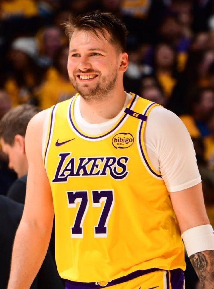 东契奇这回是真的瘦了！
在采访中，东契奇表明从上赛季结束后，就开启了新的一轮塑性