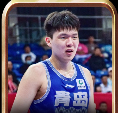 开拓者杨瀚森是来搞笑的吧！NBA夏季联赛开拓者对阵火箭的第三节比赛中，杨瀚森丝滑