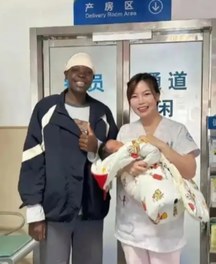 黑人在中国与女子生了小孩，结果黑人跑路，那么遗留下的孩子怎么处理？难道是给小孩上