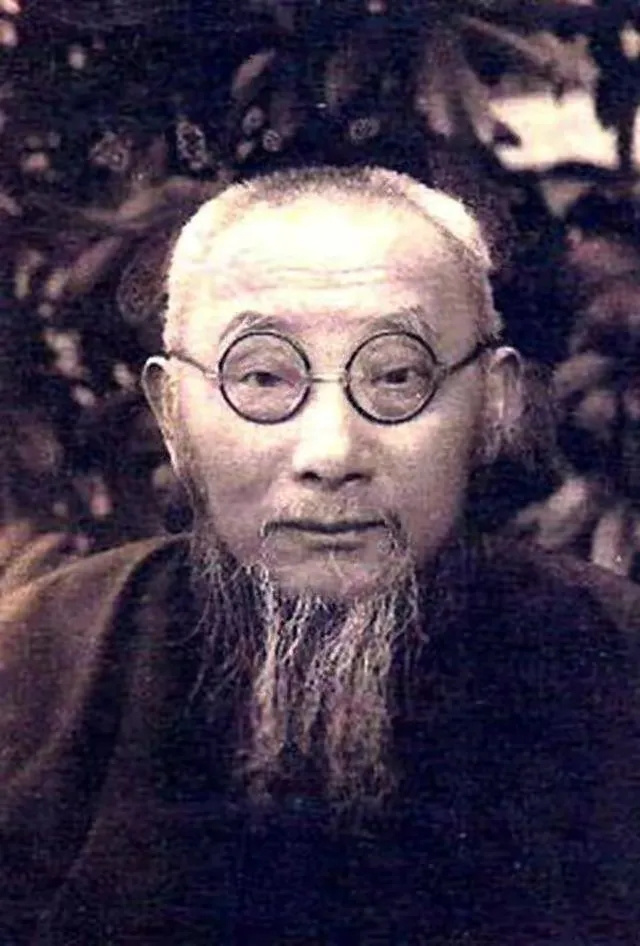 1938年，大汉奸陶锡三在家里宴请日军。突然，她听到女儿哭喊着：“救命啊，救命啊